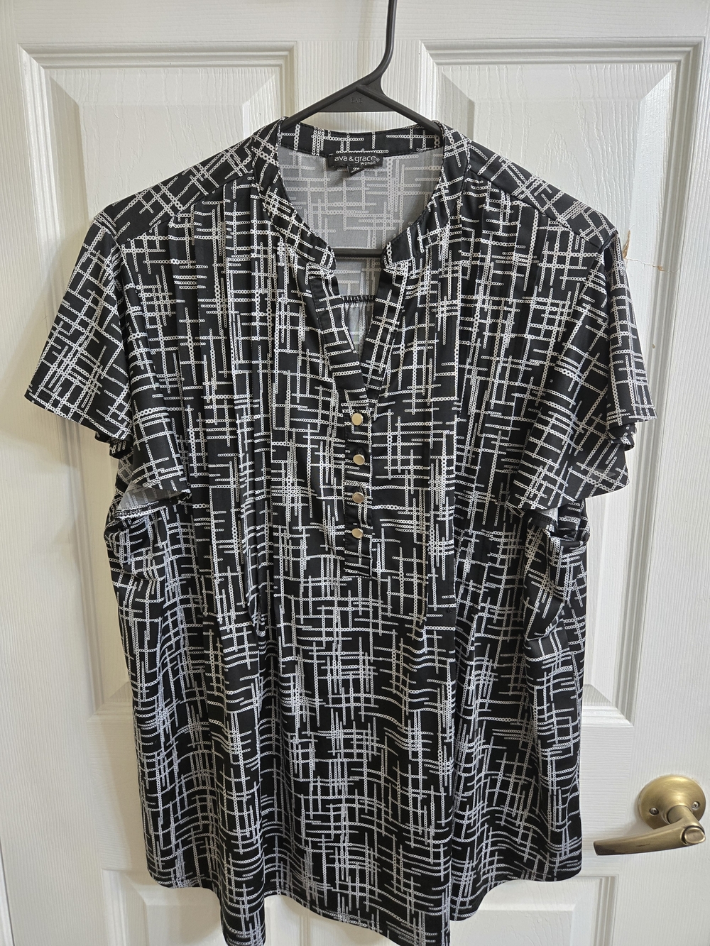 Ava & Grace Black and White Geometric Short Sleeve Henley Blouse